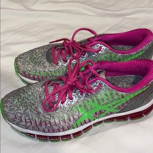 ASICS women’s gel running shoes worn only once